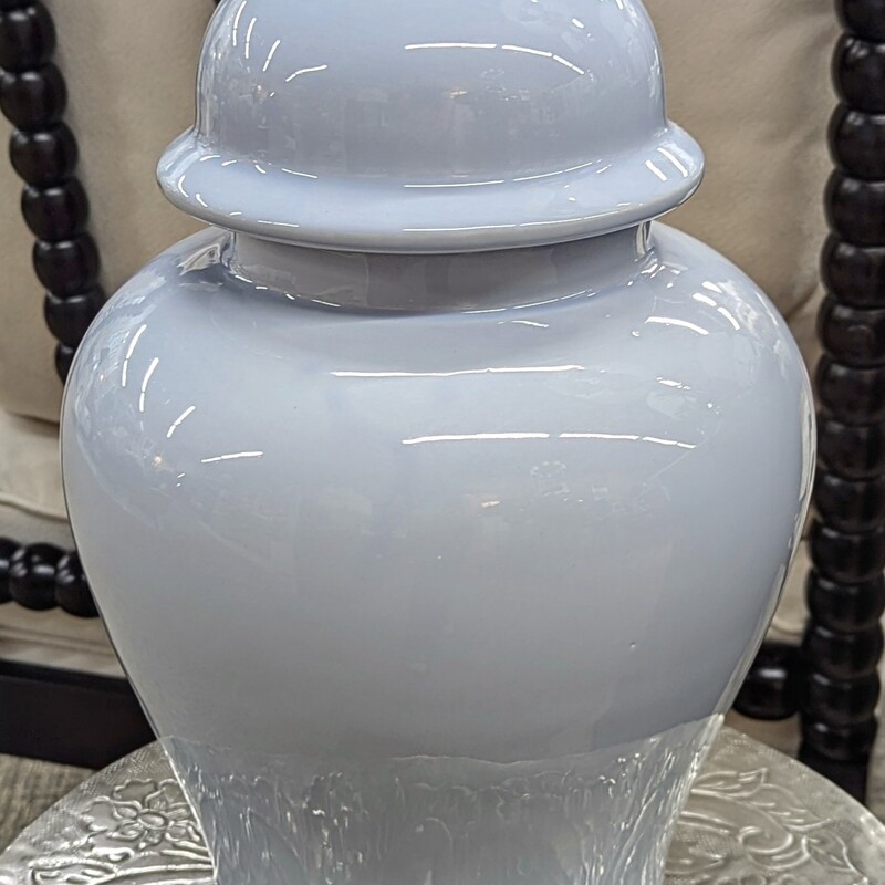 Ginger Jar With Lid
Blue
Size: 9.5 x 13 H