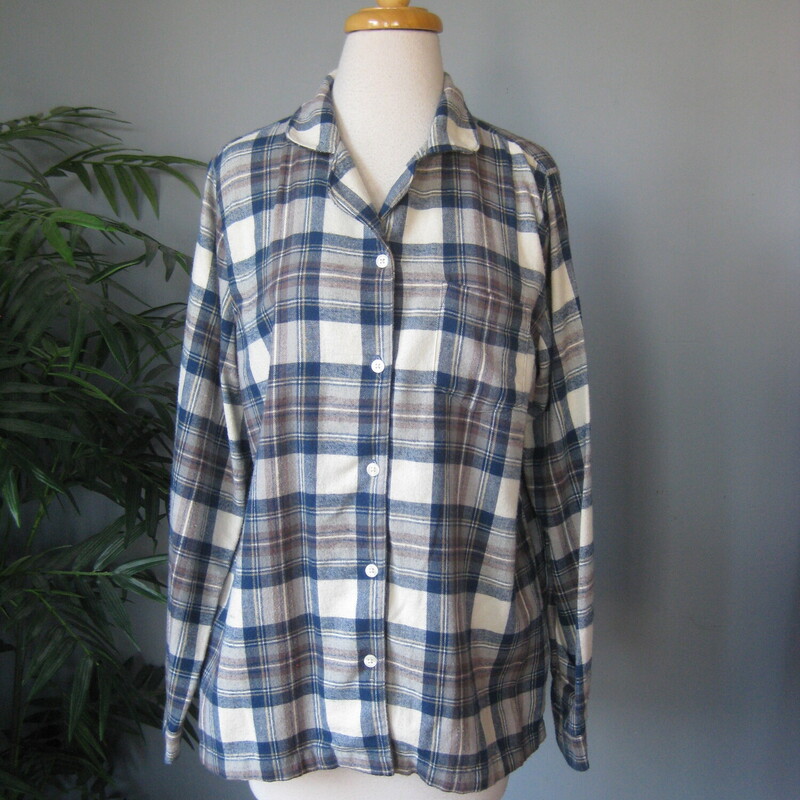 Cozy Winter Sunday mornings would not be complete without a nice pair of flannel PJs no?<br />
These are LL Bean 100% cotton plaid ones in grays and blue.<br />
The top is a collared button down with one chest pocket<br />
The pants are elastic waist with a drawstring and pockets.<br />
Made in El Salvador<br />
Pre-owned, washed a few times but pristine.<br />
Size M<br />
Flat measurements:<br />
Pants:<br />
Waist: 13.5 unstretched, stretches comfortable to 16.5<br />
Hip: 26<br />
Rise: 13<br />
inseam: 28.5<br />
Top:<br />
shoulder to shoulder: 15.5<br />
armpit to armpit: 21<br />
length: 27.25<br />
underarm sleeve seam: 19.5<br />
<br />
Thanks for looking!<br />
#78516