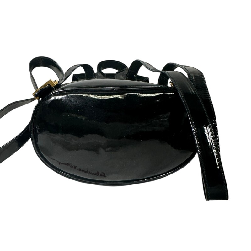 Ferragamo Patent Gancini, Black<br />
<br />
Code: L216147<br />
<br />
Dimensions:<br />
7.75inx9.5inx5in<br />
<br />
Comes with dust bag