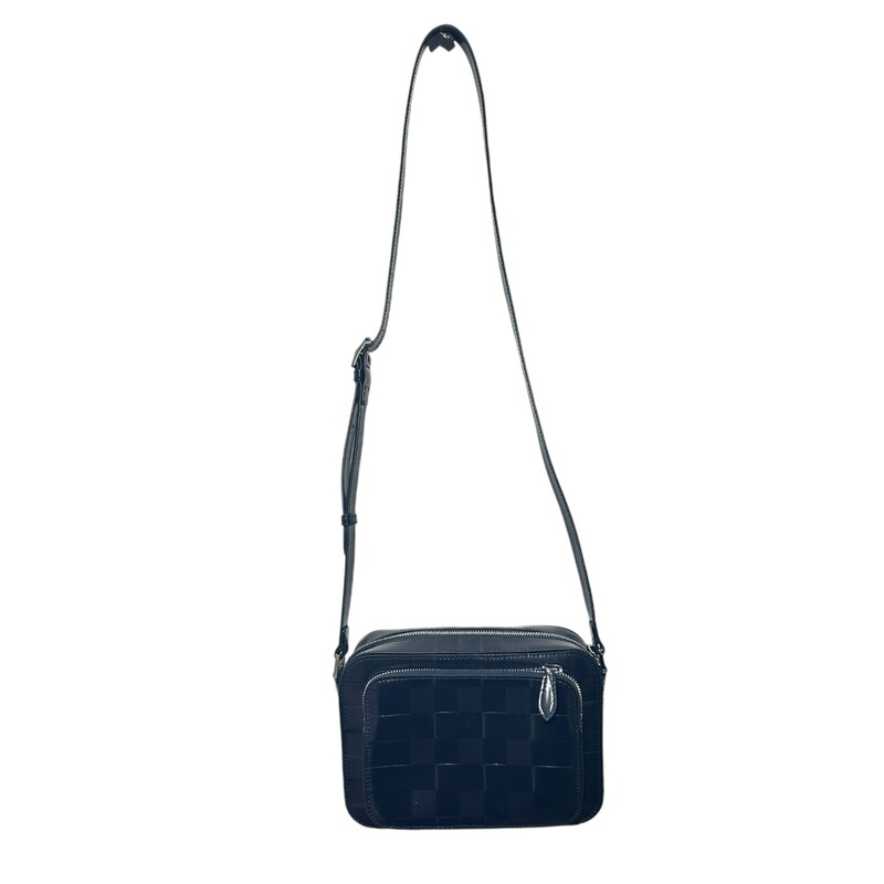 Burberry Patent Paddy Crossbody<br />
 Checked Navy<br />
Size: OS<br />
<br />
Dimensions:<br />
8.5inx6ininx2.25in<br />
Strap drop 23.25in<br />
<br />
<br />
In excellent condition. Light scratching throughout bag.<br />
<br />
ITPELROS28PON