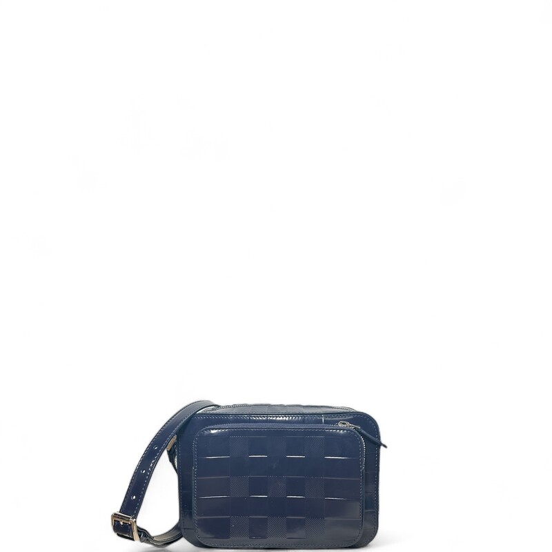 Burberry Patent Paddy Crossbody
 Checked Navy
Size: OS

Dimensions:
8.5inx6ininx2.25in
Strap drop 23.25in


In excellent condition. Light scratching throughout bag.

ITPELROS28PON