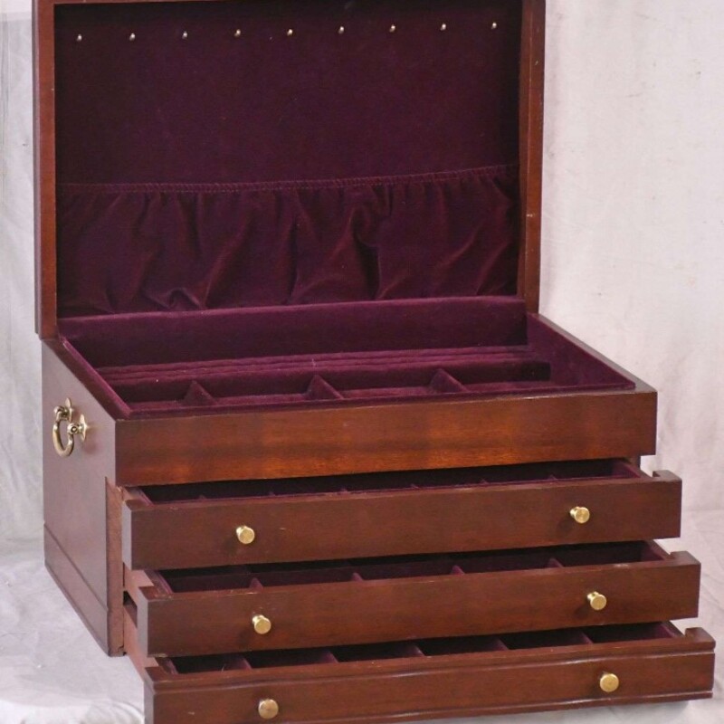 Reed&Barton 4 Section Jewelry Box
Brown Mahagony
Size: 17x11x10H
Lift Top + 3 Drawers
Retail $350+