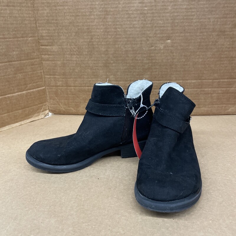 Justice, Size: Youth 1, Item: Shoes