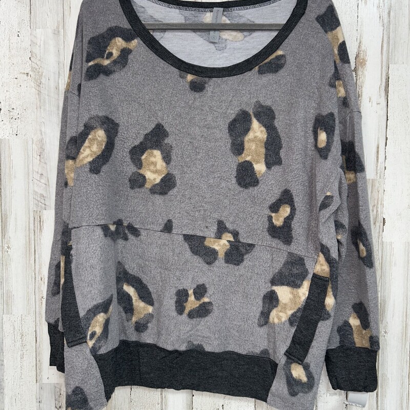 XL Grey Leopard Top