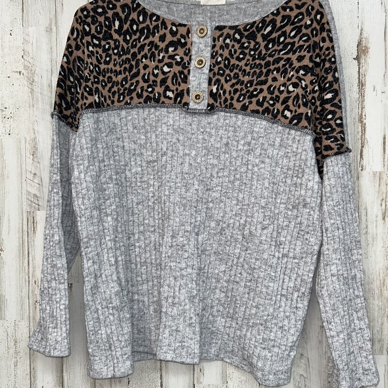 M Grey Leopard Button Kni