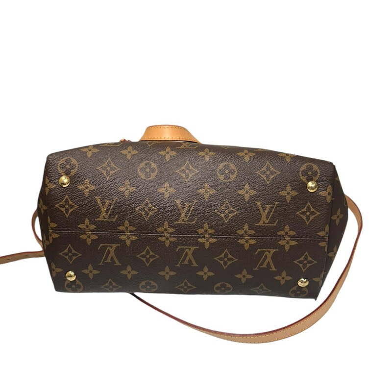 Louis Vuitton Tournelle, Monogram, Size: MM<br />
Louis Vuitton Tote<br />
From the 2017 Collection<br />
LV Monogram Coated Canvas<br />
Brass Hardware<br />
Dual Shoulder Straps<br />
Leather Trim Embellishment & Single Exterior Pocket<br />
Canvas Lining & Single Interior Pocket<br />
Zip Closure at Top<br />
Protective Feet at Base<br />
<br />
Dimensions: 17Lx12H<br />
Comes With strap<br />
Date Code :MB3137