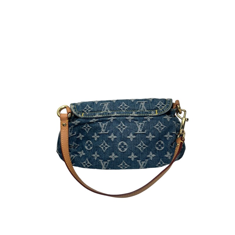 Louis Vuitton Denim Pleatly Bag<br />
LV Blue Denim  Monogram<br />
Gold-Tone Hardware<br />
Single Shoulder Strap<br />
Suede Lining & Single Interior Pocket<br />
Push-Lock Closure at Front<br />
*Pen marks interior<br />
*Somem marks on hardware<br />
Date Code: CA0095