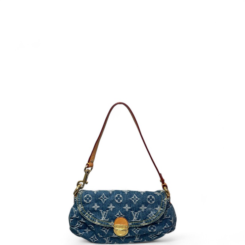 Louis Vuitton Denim Pleatly Bag
LV Blue Denim  Monogram
Gold-Tone Hardware
Single Shoulder Strap
Suede Lining & Single Interior Pocket
Push-Lock Closure at Front
*Pen marks interior
*Somem marks on hardware
Date Code: CA0095