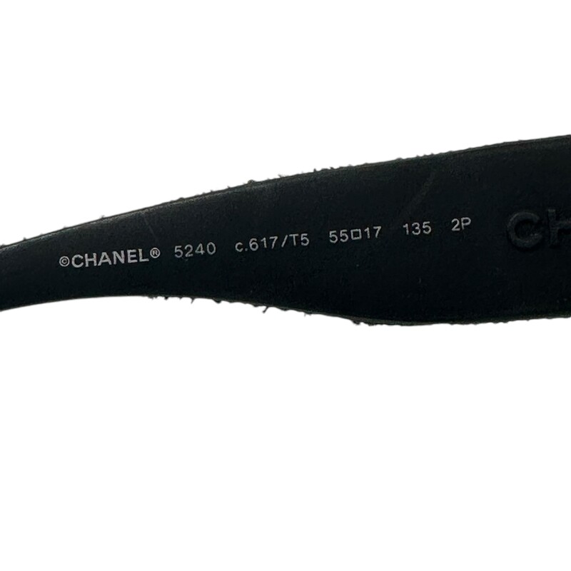 Chanel Tweed Polarized Sunglasses<br />
Tortise Shell<br />
Style :5240<br />
Minor scratches