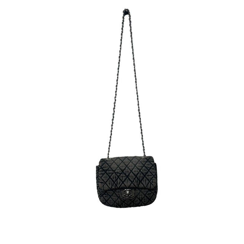 Chanel Denimpression  Small<br />
Quilted Black/ Gray Denim<br />
Turnlock Closure<br />
Leather Woven Chain Strap<br />
Code: 29178220<br />
Production Year: 2019<br />
Comes With Dustbag<br />
Dimensions: 9 L X 7H