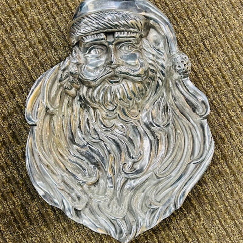 Metal Santa Head Serving Bowl
Silver
Size: 12.5 x 15 x 3H