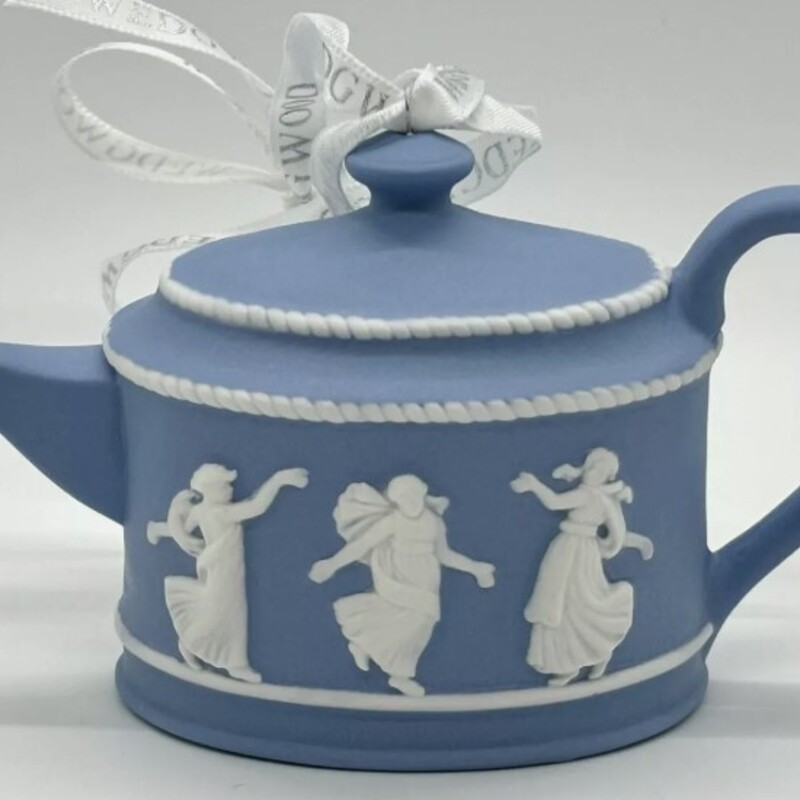 Wedgwood Teapot Ornament
Blue White Jasperware
Size: 4x3H
Retail $70+