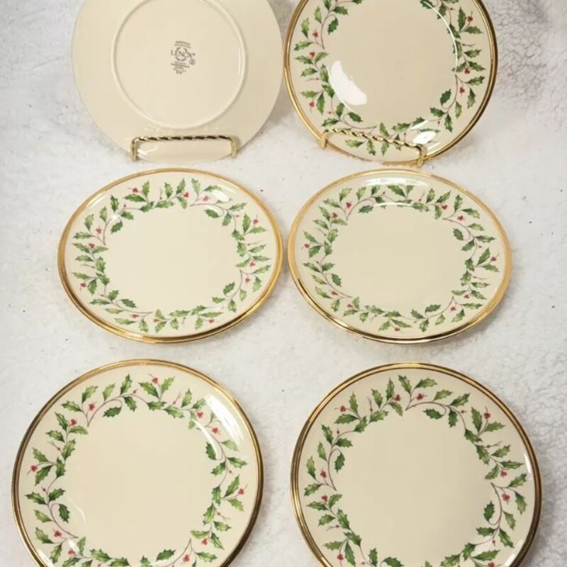 Set of 6 Lenox Holly Bread & Butter Plates
Cream Xmas colors Size: 6.25diameter