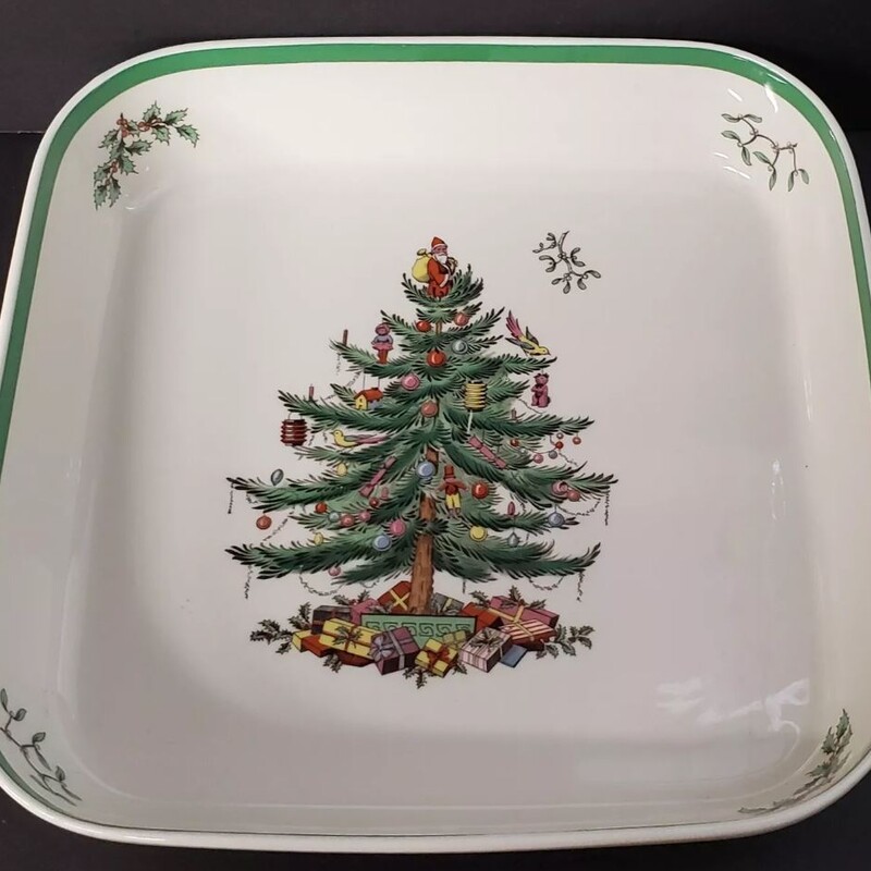 Spode Christmas Tree Square Baker
Xmas colors Size: 11 x 11 x 2H