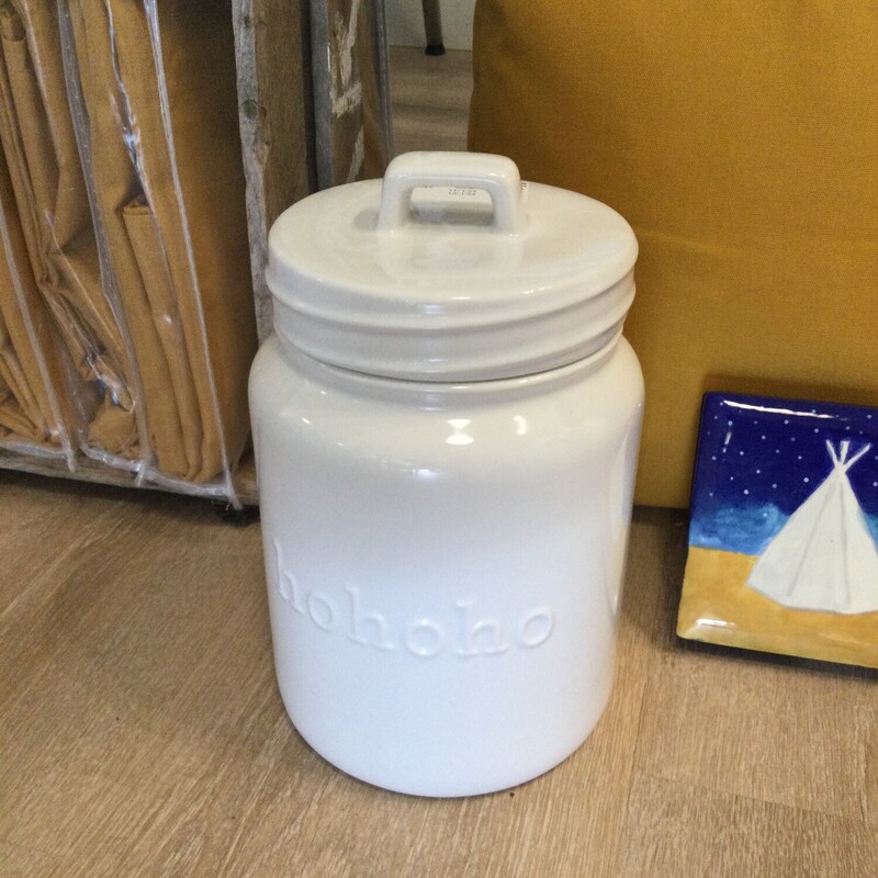 HO HO HO Ceramic Canister,<br />
Cream,<br />
Size: 11 X 7 In