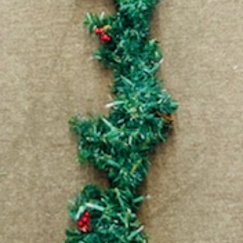 Pinecone Lit Berry Garland
Green Brown Red Size: 6 ft