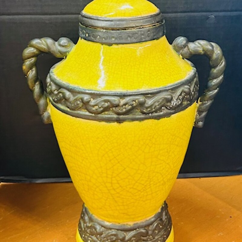 Rope Trim Urn With Handles and Faux Lid
Yellow Bronze
Size: 12.5 x 9 x 19H