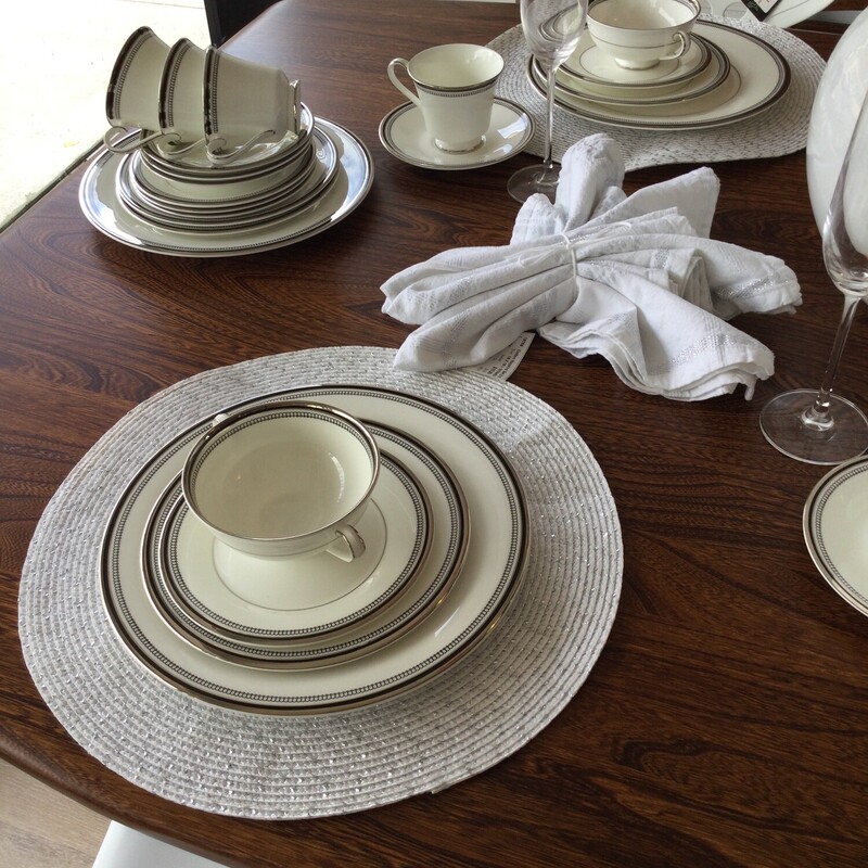 Royal Doulton Sarabande 4 6-pce place settings plus extras, White/Silver/Black