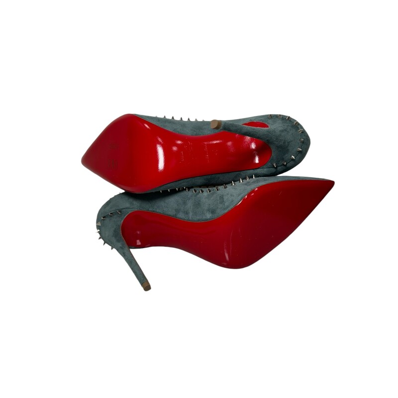 Louboutin Velours Anjalin Heels<br />
Blue<br />
Size: 40