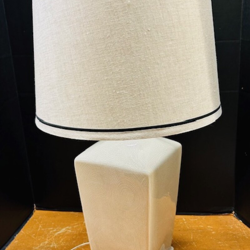 Rectangle Crackle Ceramic Base Lamp
White and Black
Size: 15x25H