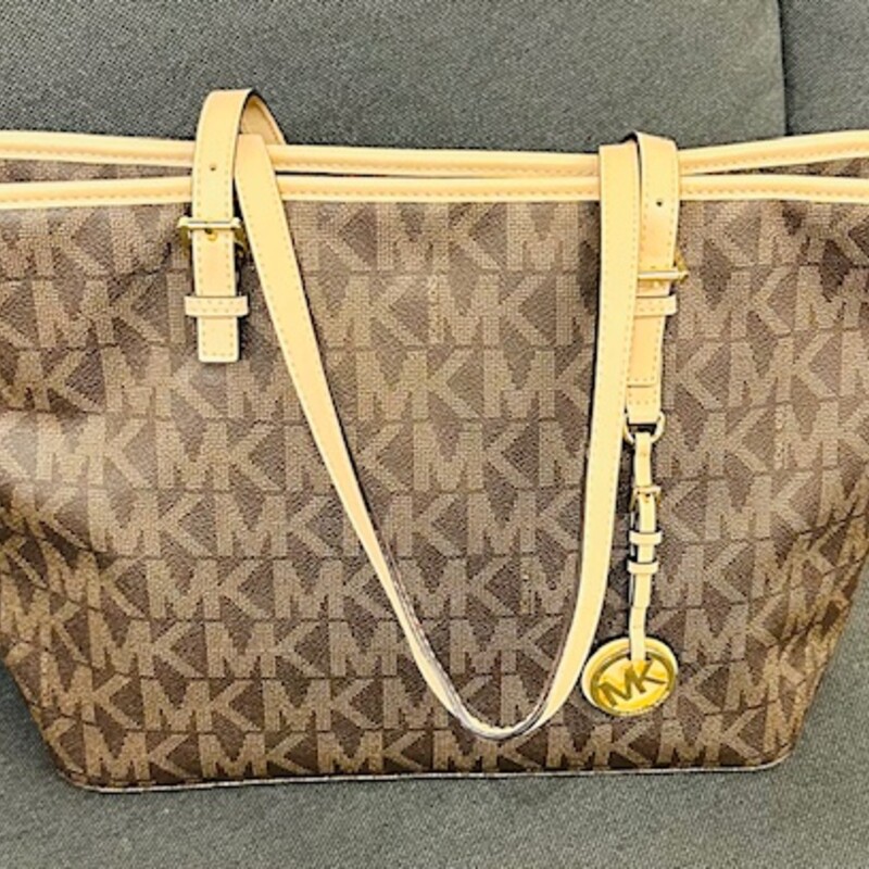 Michael Kors Logo Monogram Tote Bag
Brown Tan Size: 16.5 x 10H