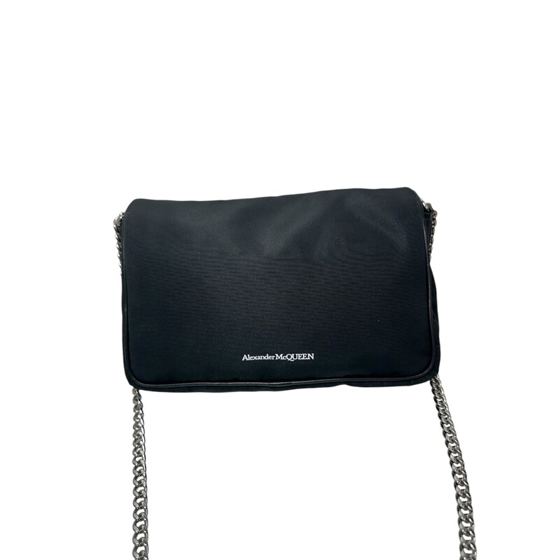 Mcqueen Skull Nylon Shoulder Bag<br />
 Black<br />
Size: Small<br />
<br />
Dimensions:<br />
8.7in wide x 6.3in high x 3in deep Shoulder strap drops 22in<br />
<br />
719180<br />
494885