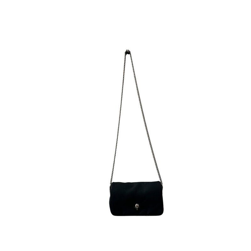 Mcqueen Skull Nylon Shoulder Bag<br />
 Black<br />
Size: Small<br />
<br />
Dimensions:<br />
8.7in wide x 6.3in high x 3in deep Shoulder strap drops 22in<br />
<br />
719180<br />
494885