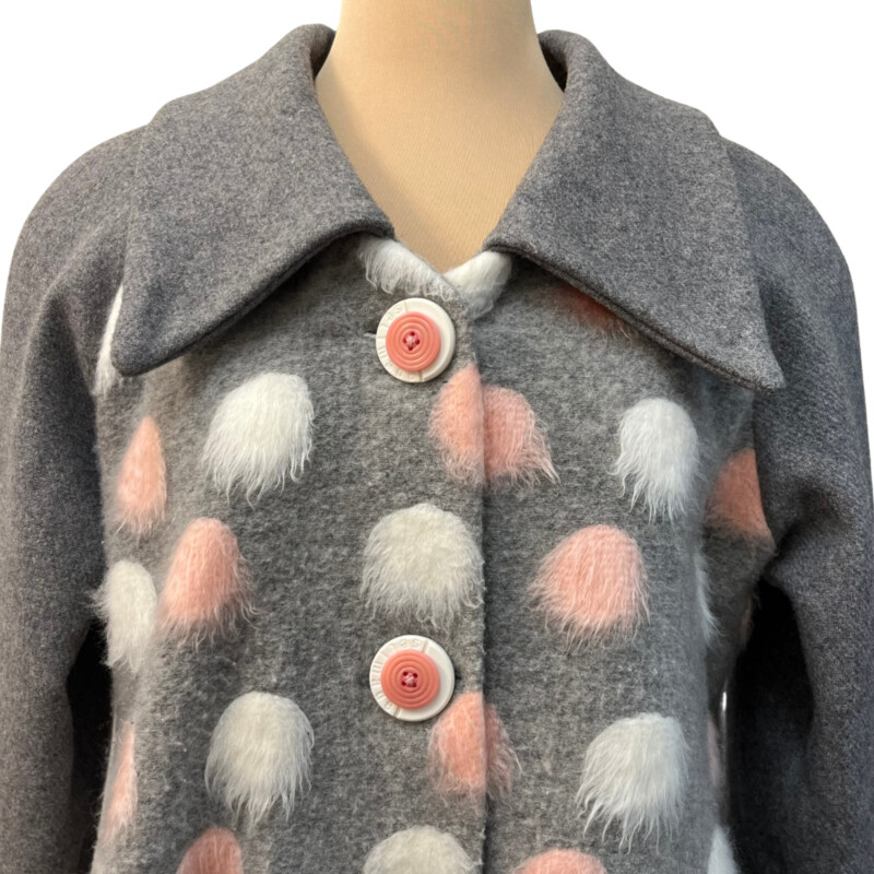 Antons Creations Coat<br />
Custom Made<br />
One of A Kind<br />
Colors: Gray, Pink, and White<br />
Size: M/L