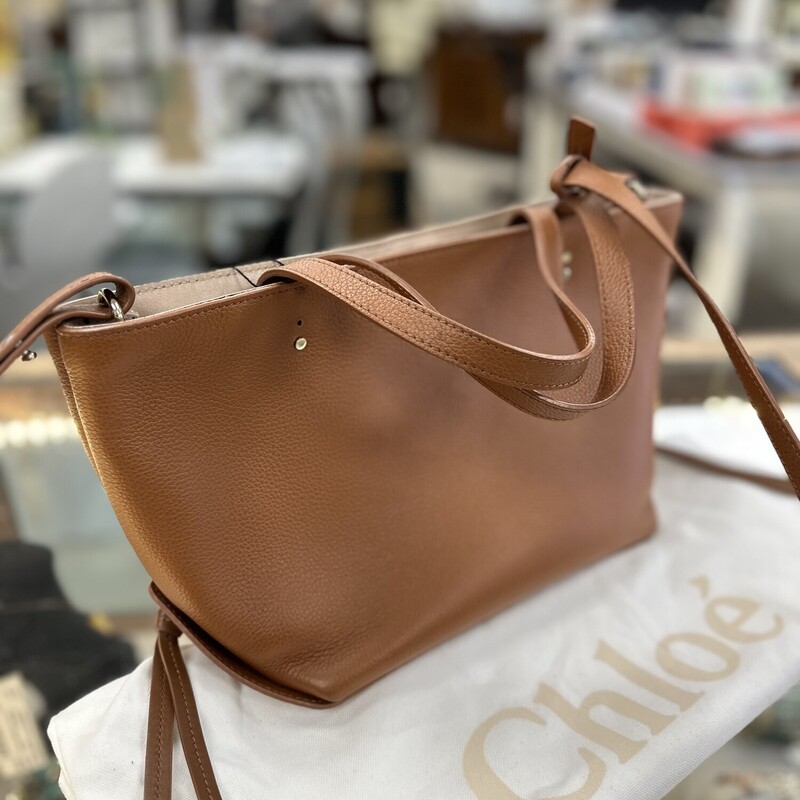 Chloe East West Tote, Brown Leather. Includes Dust bag.<br />
Size: 13x8