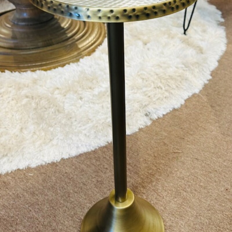 Hammered Drink Accent Table
Gold Size: 9 x 23H