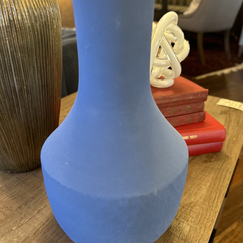 Peruvian Blue Vase

Size: 10Tx7W