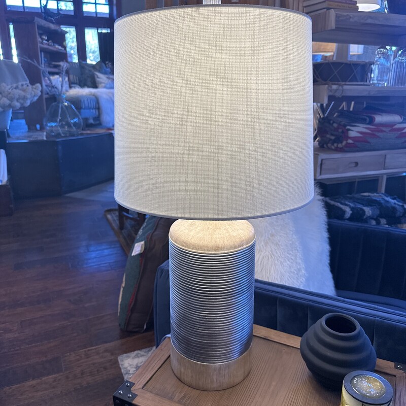 Wood And Metal Table Lamp

Size: 32Tx16W