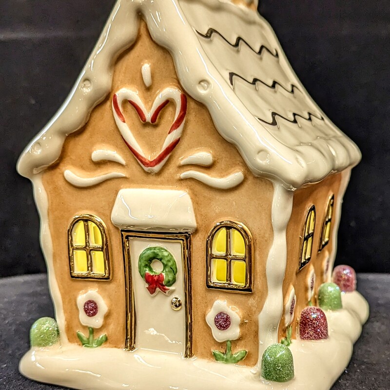 Lenox Gingerbread House
Ceramic/ Light up
Brown, White, Green, Red
Size: 5x7H