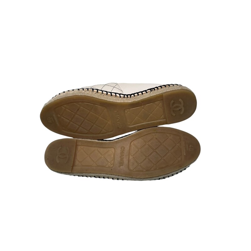 Chanel Quilted Espadrille<br />
 White<br />
Size: 40<br />
<br />
Note: Significant wear to the white leather.<br />
<br />
Code: G32910