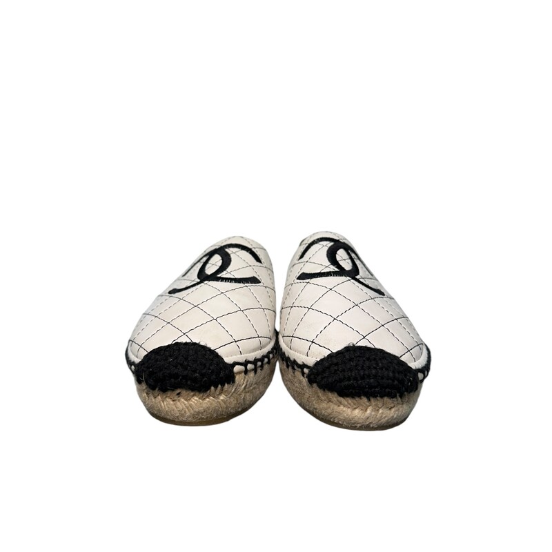 Chanel Quilted Espadrille<br />
 White<br />
Size: 40<br />
<br />
Note: Significant wear to the white leather.<br />
<br />
Code: G32910