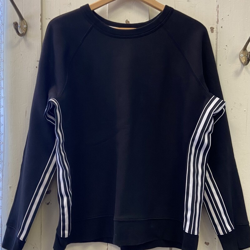 Blk/wht Trim Sweatshirt