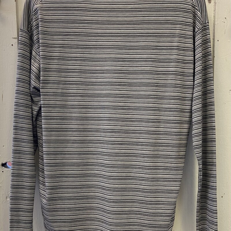 Blk/wht Stripe LS<br />
Blk/wht<br />
Size: Medium