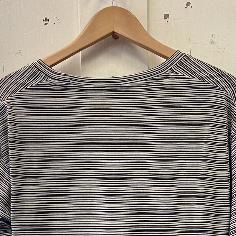 Blk/wht Stripe LS
Blk/wht
Size: Medium