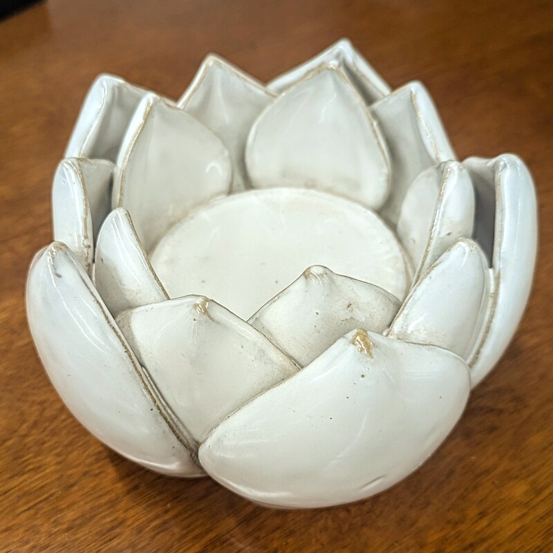 Arhaus Lotus Candleholder
Cream Ceramic
Size: 6x4H
Matching Candleholder Sold Separately