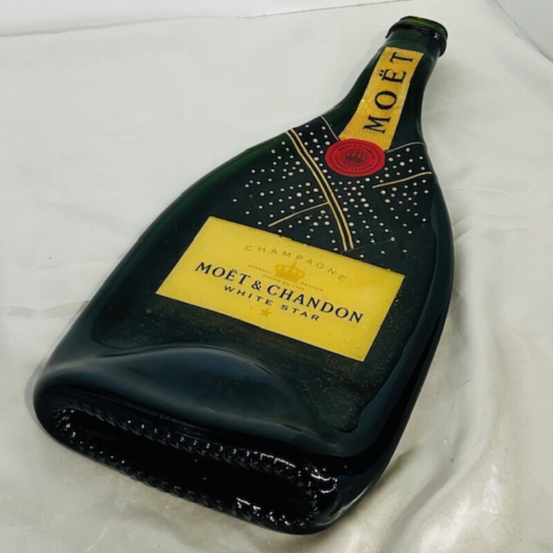 Moet Champagne Bottle Flattened
Green Gold Red
Size: 7x15H