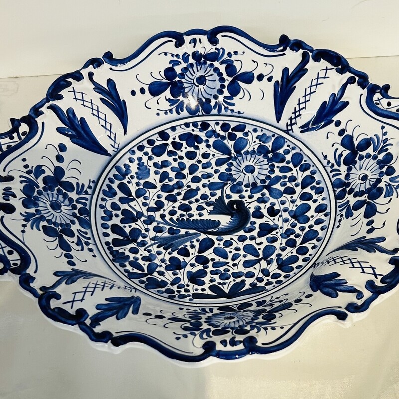 Italian Orvieto Scallop Bowl
Blue White
Size: 15.5 x 3H
The Orvieto (or Orvietano) design is a very old and traditional pattern that originated during the Renaissance in the hill-top town of Orvieto Italy.
Truly one of Italy's most unique and interesting cities, Orvieto has a charming medieval character, mainly due to its celebrated Cathedral, a gem of Gothic architecture that took more than 100 years to build.