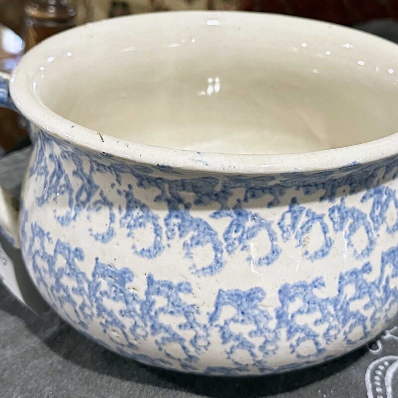 Blue Spongeware Chamber Pot
7 In x 5 In.