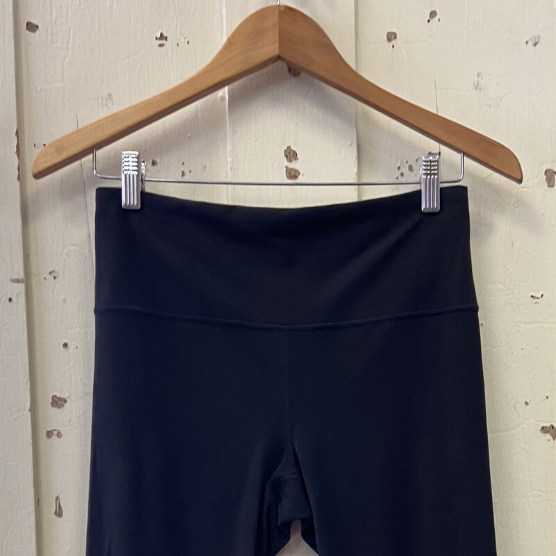 Blk Capri Leggings
Black
Size: Medium