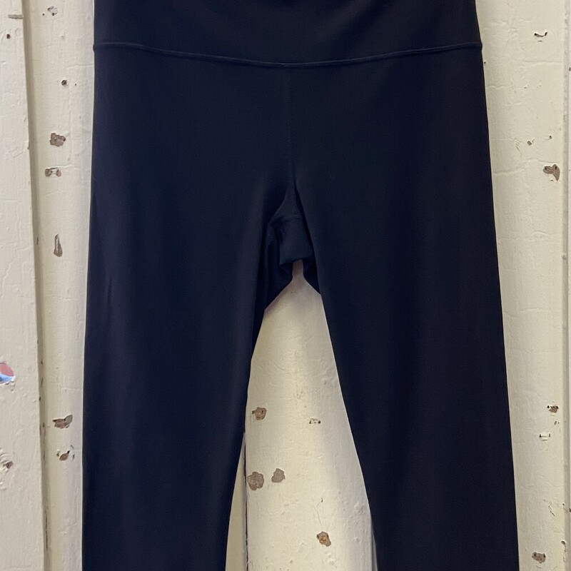 Blk Capri Leggings<br />
Black<br />
Size: Medium