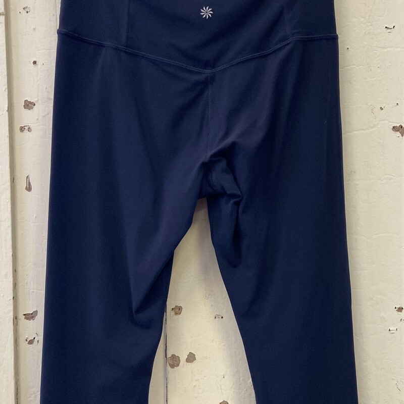 Nvy Capri Leggings<br />
Navy<br />
Size: Medium