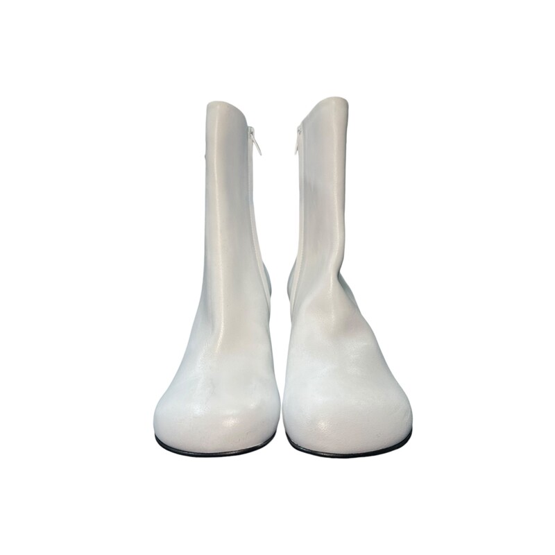 JW Anderson White Leather Boots<br />
 White<br />
Size: 39<br />
Gold Heel