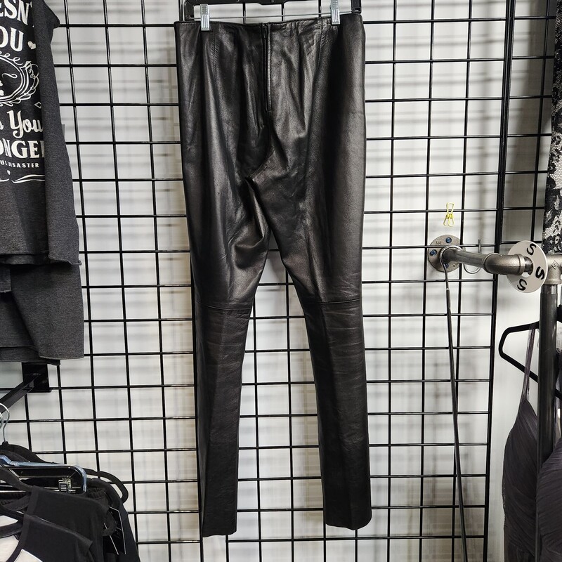 Ocean West Leather, Black, Size: M
There is a tear in the inline of the pants that is easily fixable. The leather is intact and in new condition