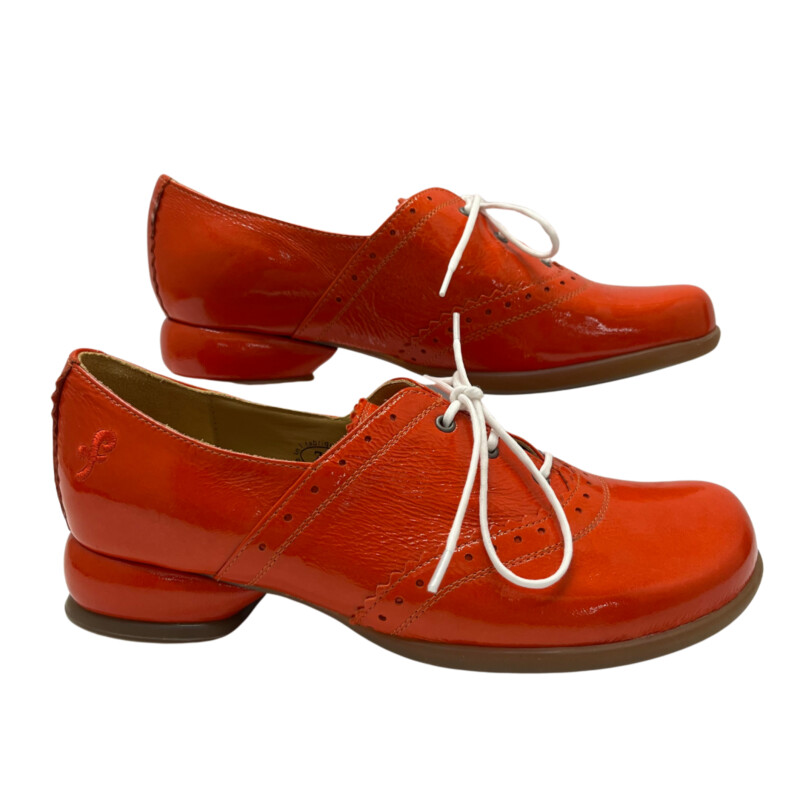 New John Fluevog Fellowship Saddle Shoes<br />
Leather with Amazing Low Heel<br />
So Darling!<br />
Color: Red<br />
Size: 7.5