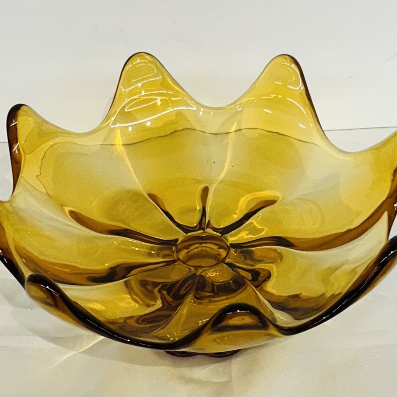 Viking Glass Pedestal Bowl
Amber
Size: 9 x 4H