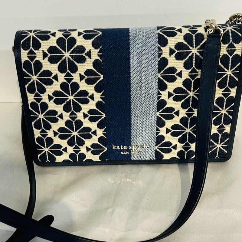 Kate Spade Flower Crossbody
Navy Cream Blue
Size: 7.75 x 5 H